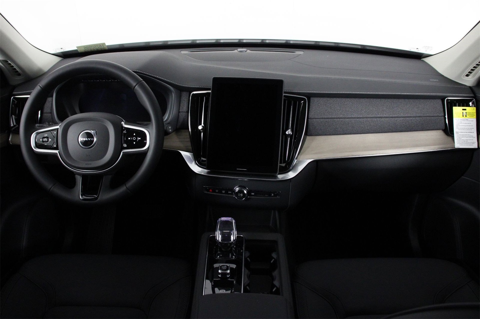 2025 Volvo XC90 Plus photo 4