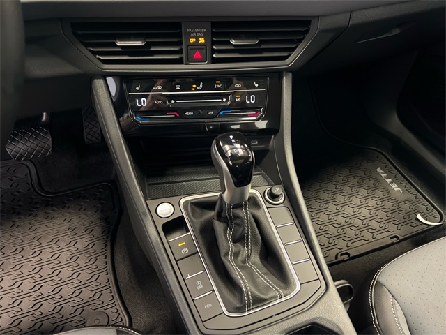 2025 Volkswagen Jetta 1.5T SE photo 18
