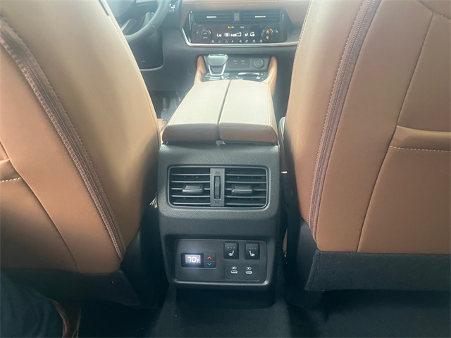 2026 Nissan Rogue Platinum photo 8