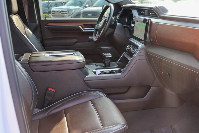 Used 2022 White Frost Tricoat GMC Denali image 20