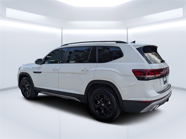 2025 Volkswagen Atlas SE Technology Peak Edition photo 4