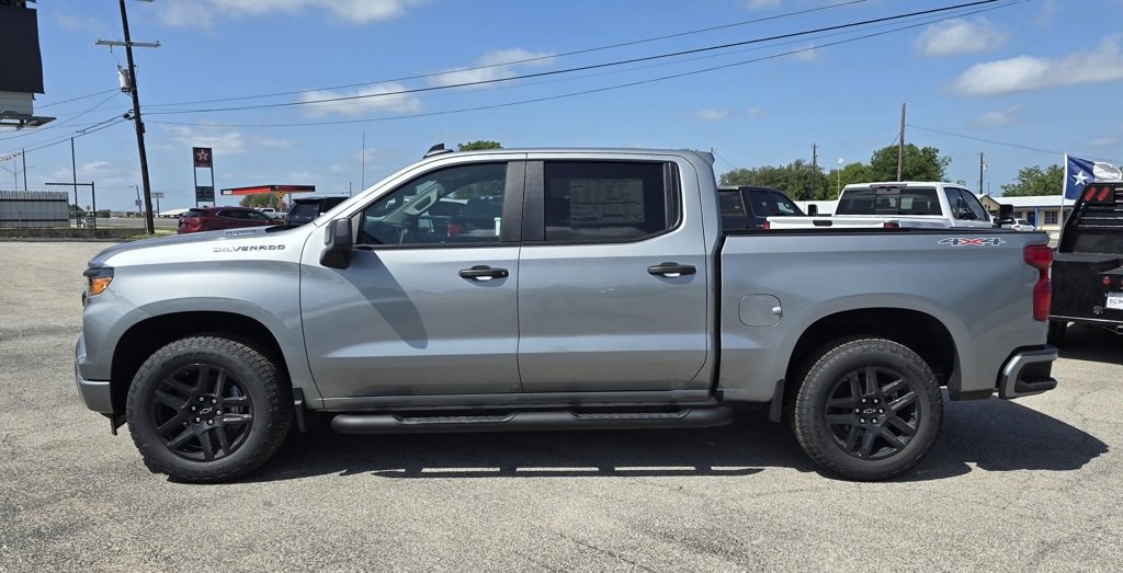 2025 Chevrolet Silverado 1500 Custom photo 2