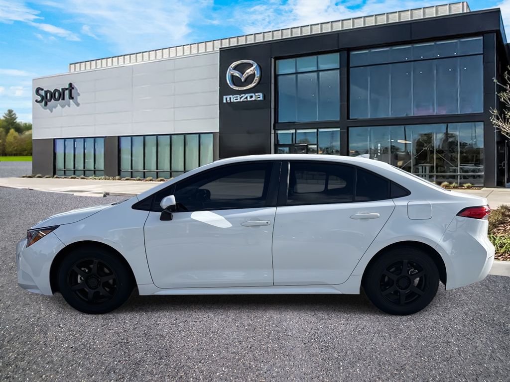 2022 Toyota Corolla LE photo 6