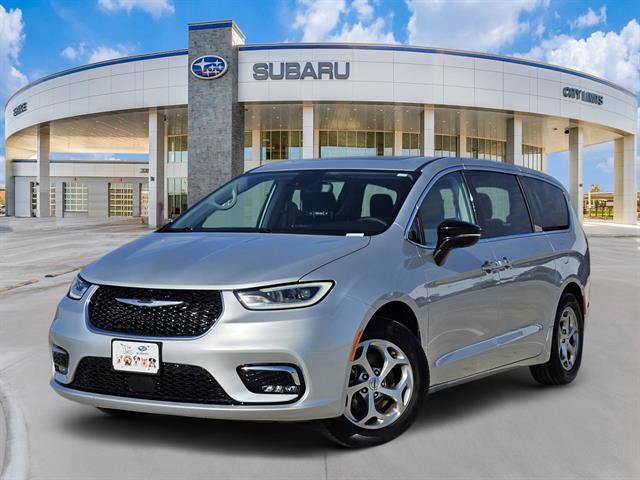 2024 Chrysler Pacifica Limited's photo