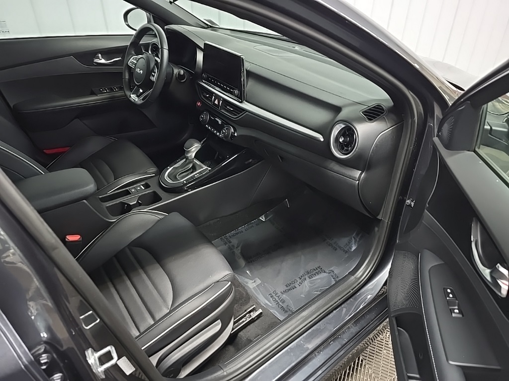 2022 Kia Forte GT-Line photo 16