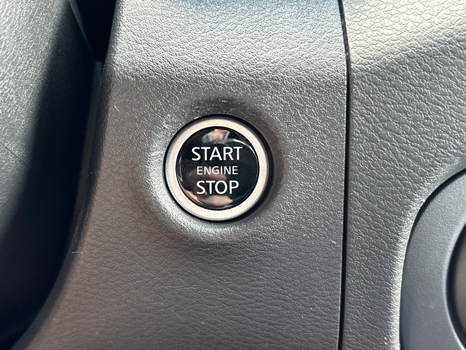 2024 Nissan Frontier SV photo 8