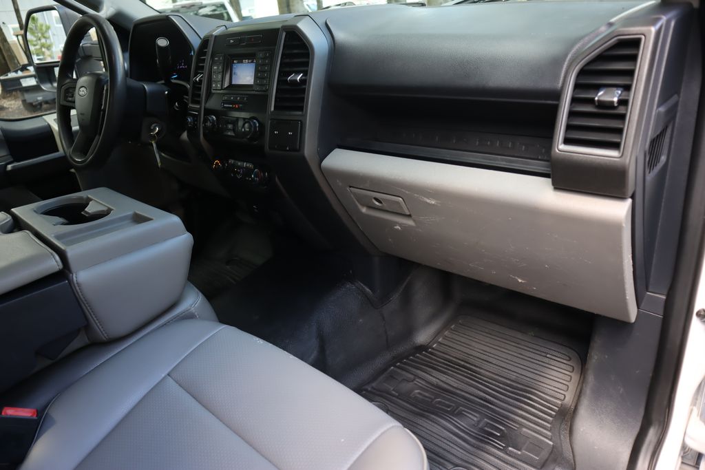 2022 Ford F-550 photo 15