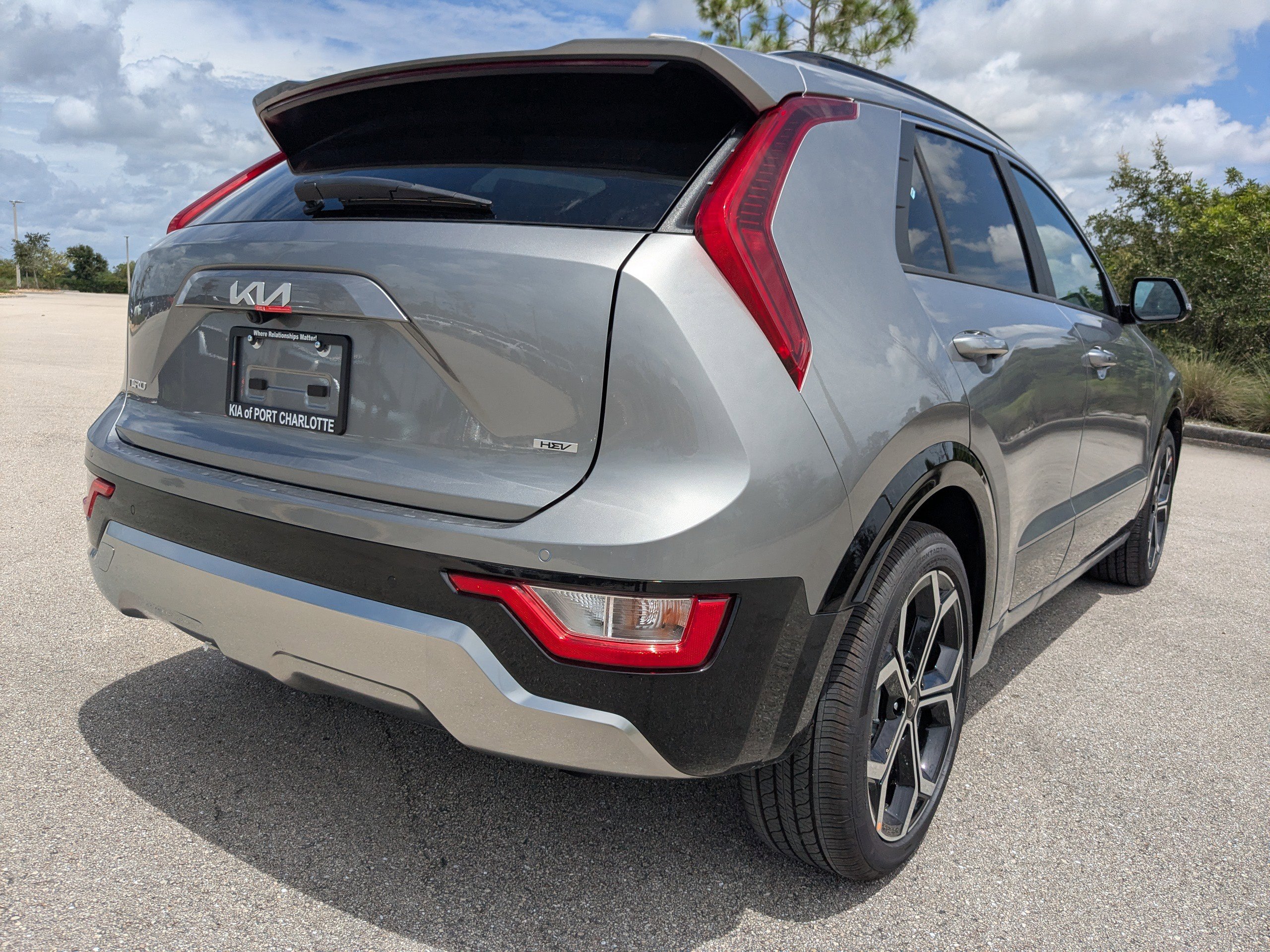 2025 Kia Niro EX Touring photo 2