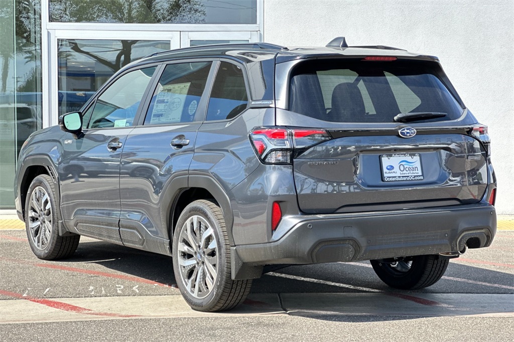 2025 Subaru Forester Touring photo 6