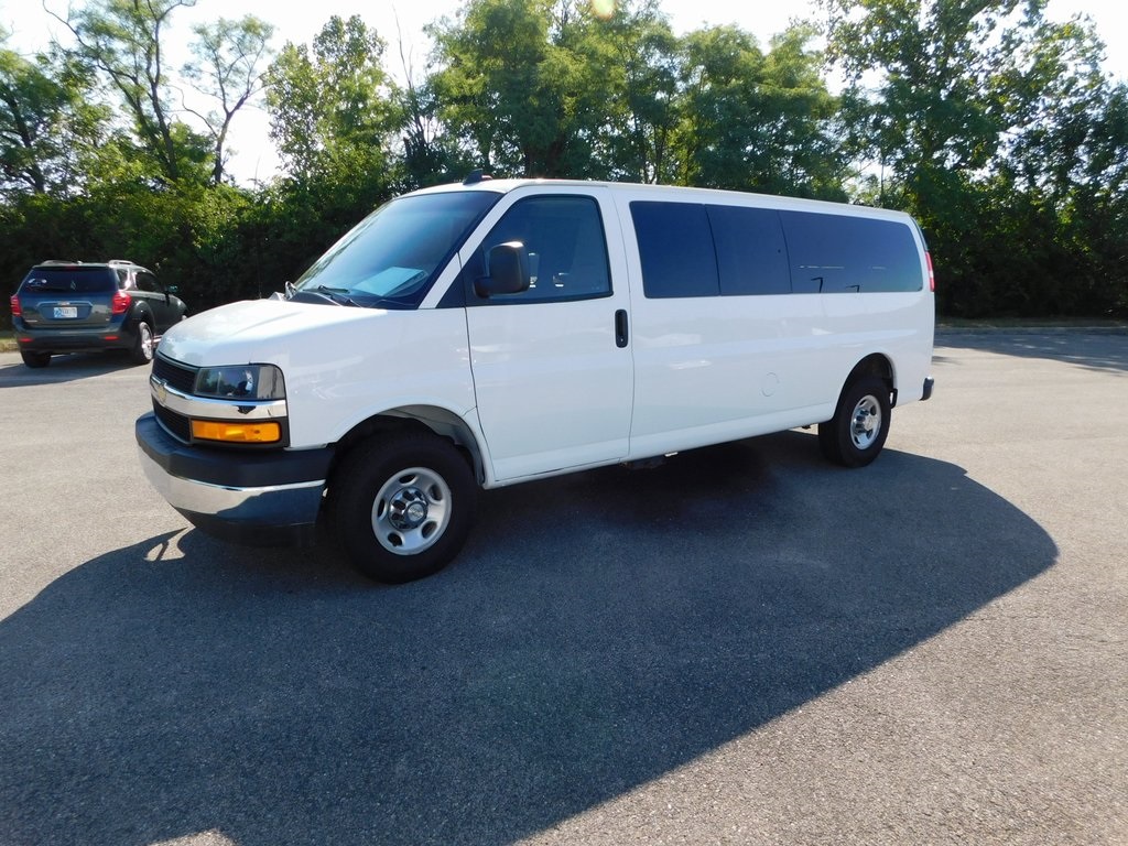 2022 Chevrolet Express 3500 LS photo 4