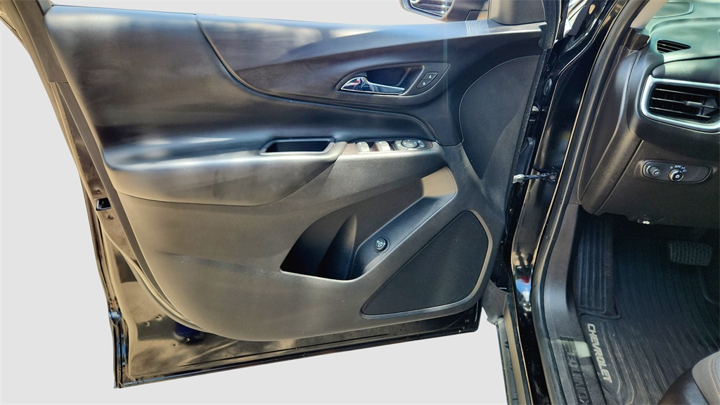 2022 Chevrolet Equinox LT photo 30