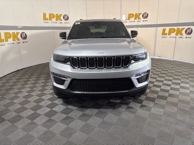 2025 Jeep Grand Cherokee Limited photo 8