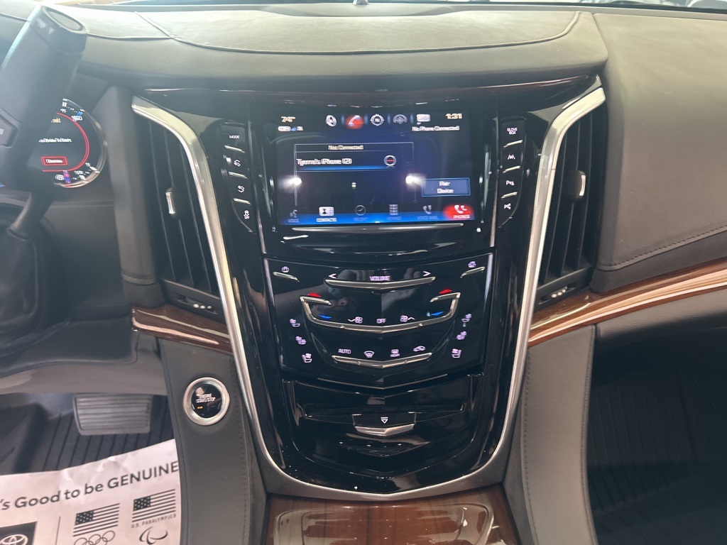 2020 Cadillac Escalade Premium Luxury photo 11