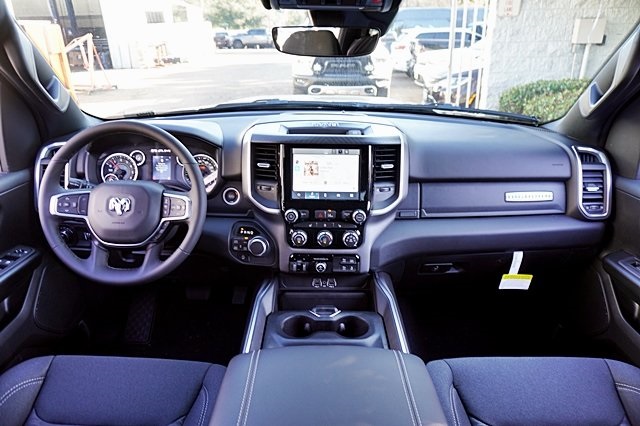 New 2025 Diamond Black Crystal Pearl-Coat Exterior Paint RAM Big Horn/Lone Star image 24