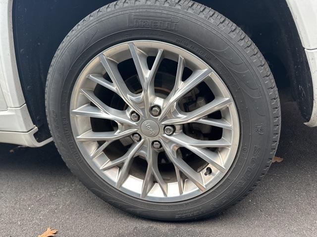 2021 Jeep Grand Cherokee L Summit photo 3