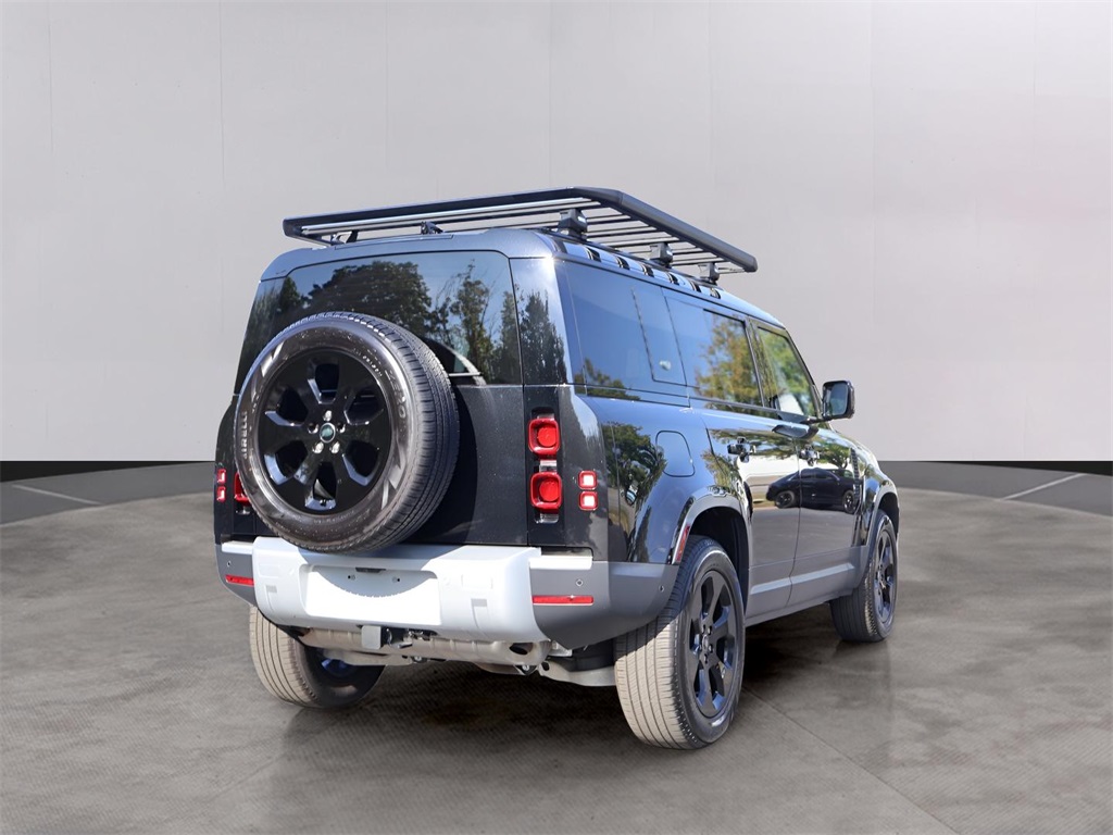 2024 Land Rover Defender 110 S photo 3