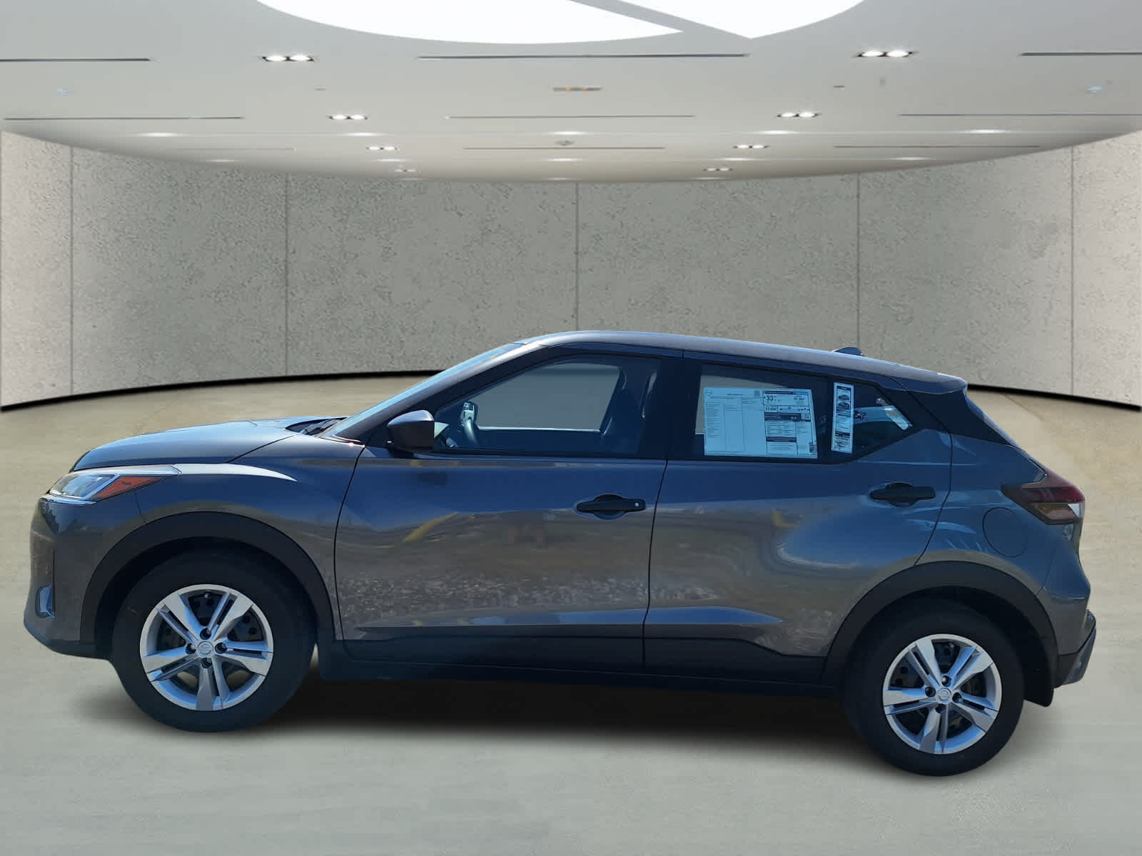 2025 Nissan Kicks Play S photo 2