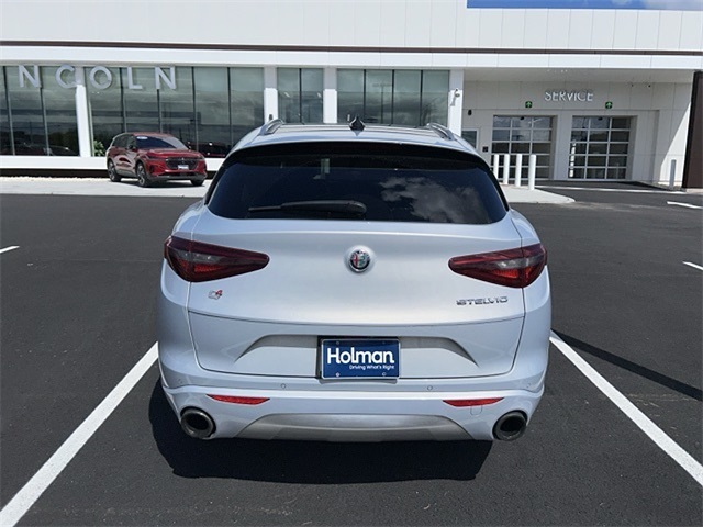 2020 Alfa Romeo Stelvio Ti photo 3