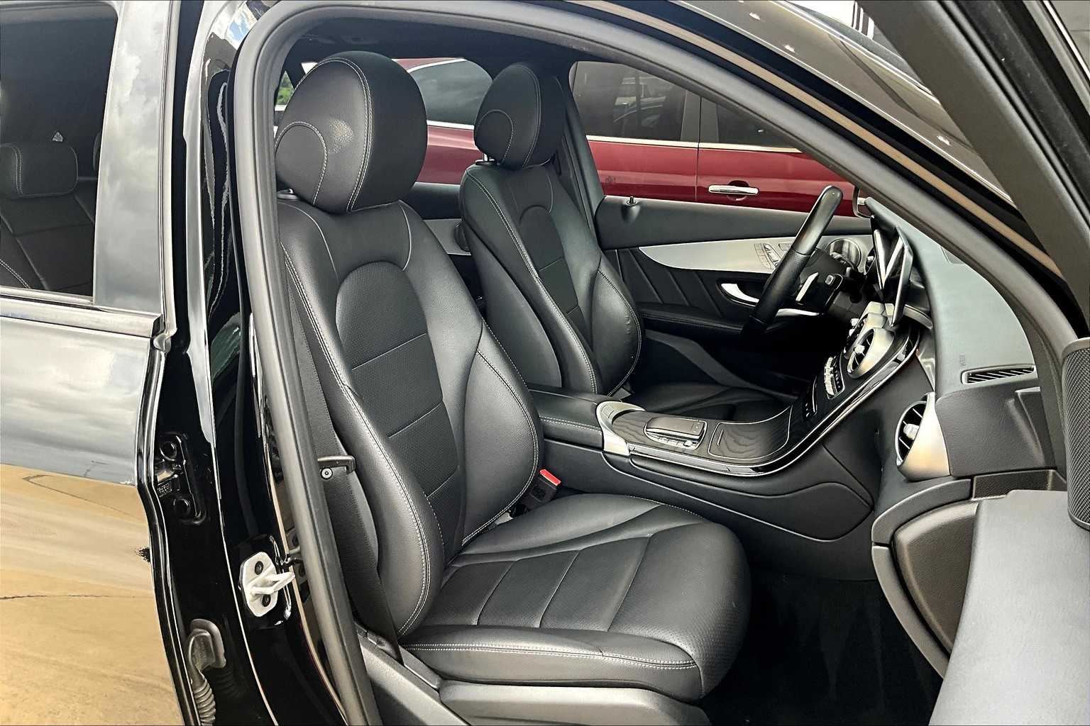 2021 Mercedes Benz GLC 300 photo 8