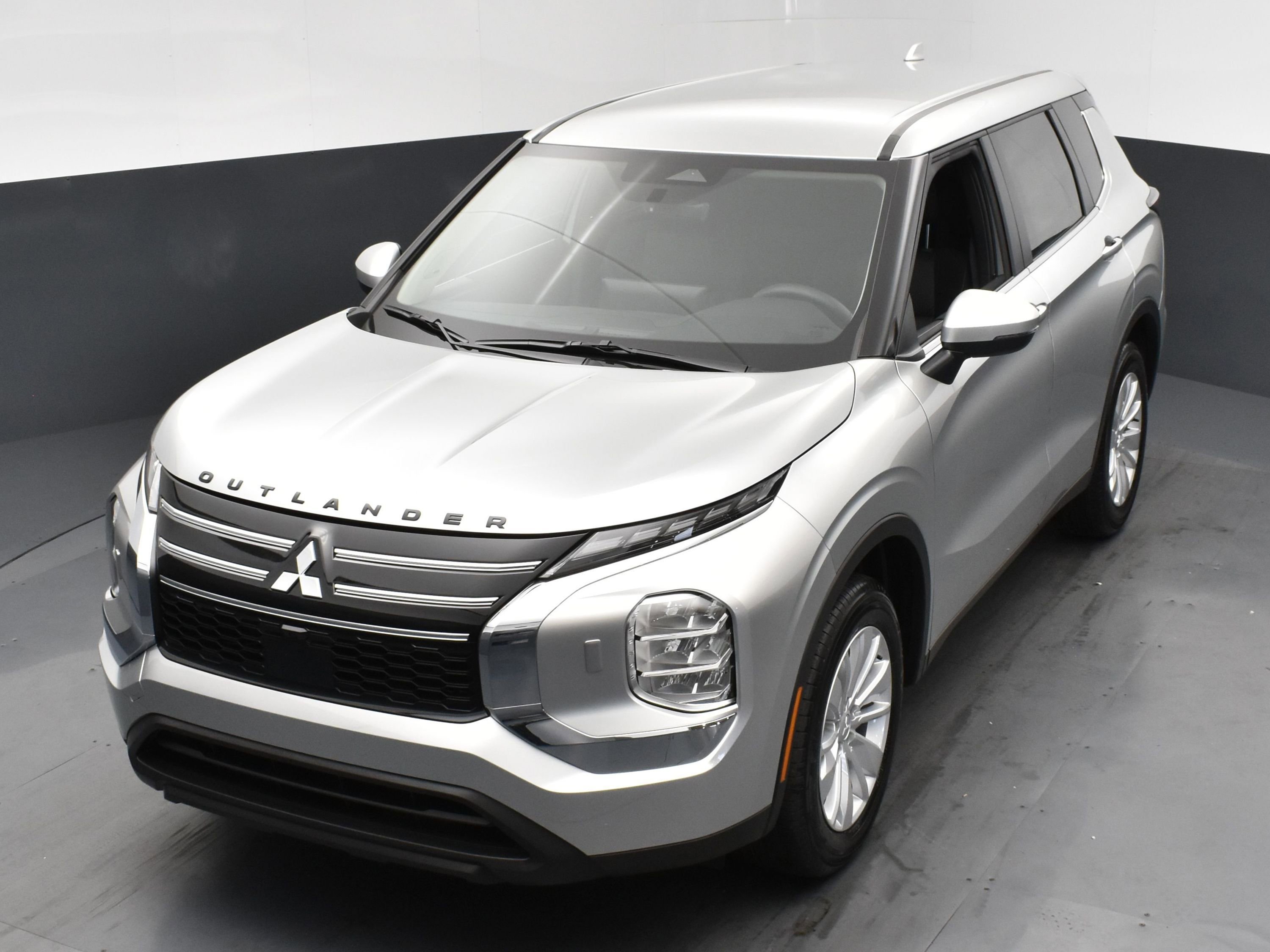 2025 Mitsubishi Outlander ES photo 20