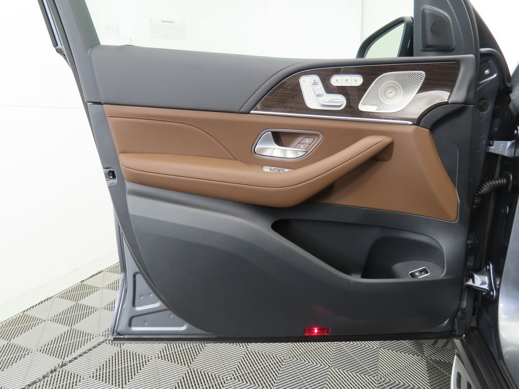 2026 Mercedes Benz GLS 580 4MATIC photo 25