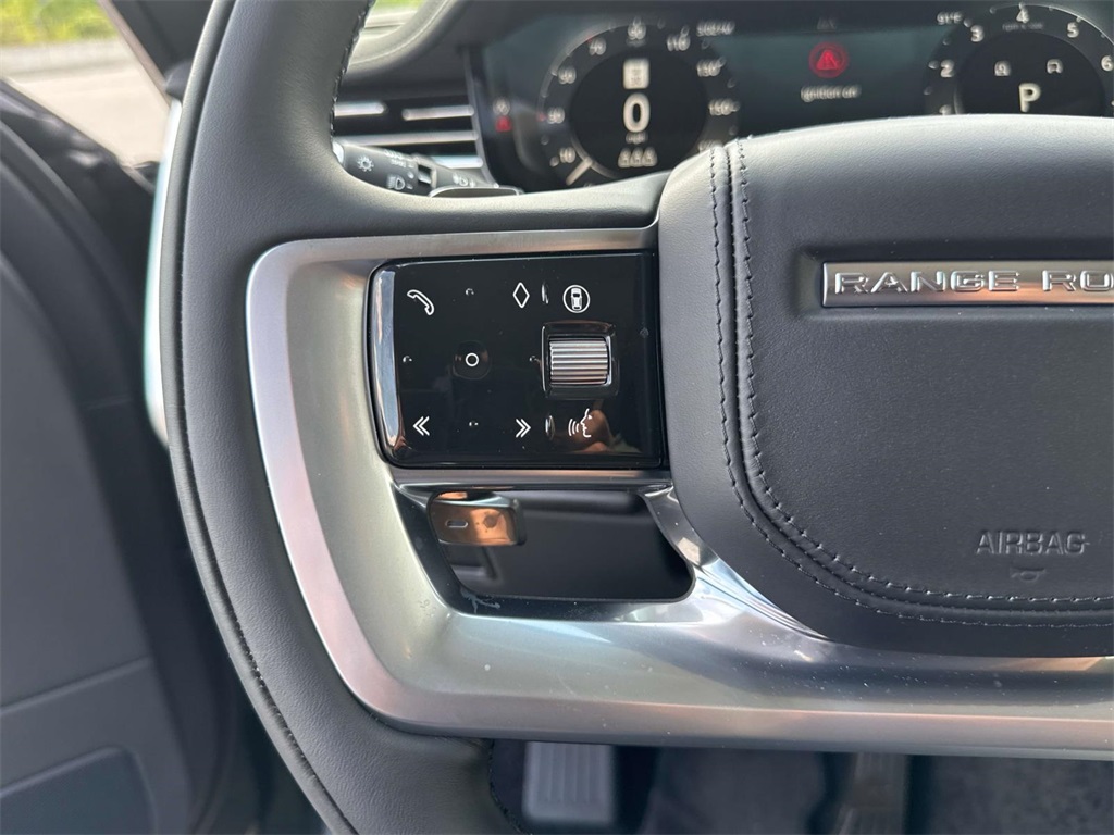 2025 Land Rover Range Rover SE photo 4