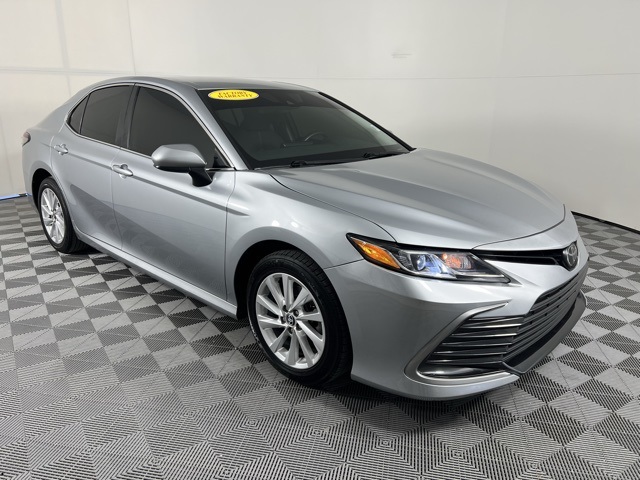 2023 Toyota Camry LE's photo