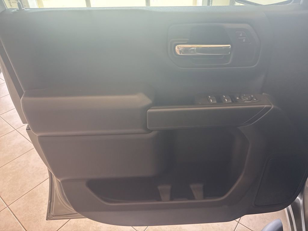 2025 Chevrolet Silverado 1500 Custom photo 25