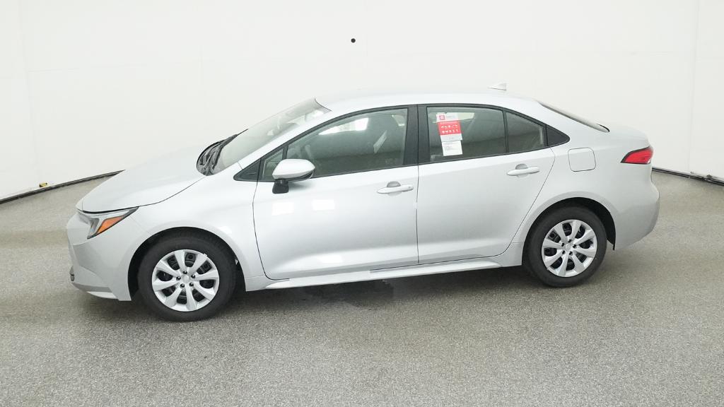 2025 Toyota Corolla Hybrid LE photo 9