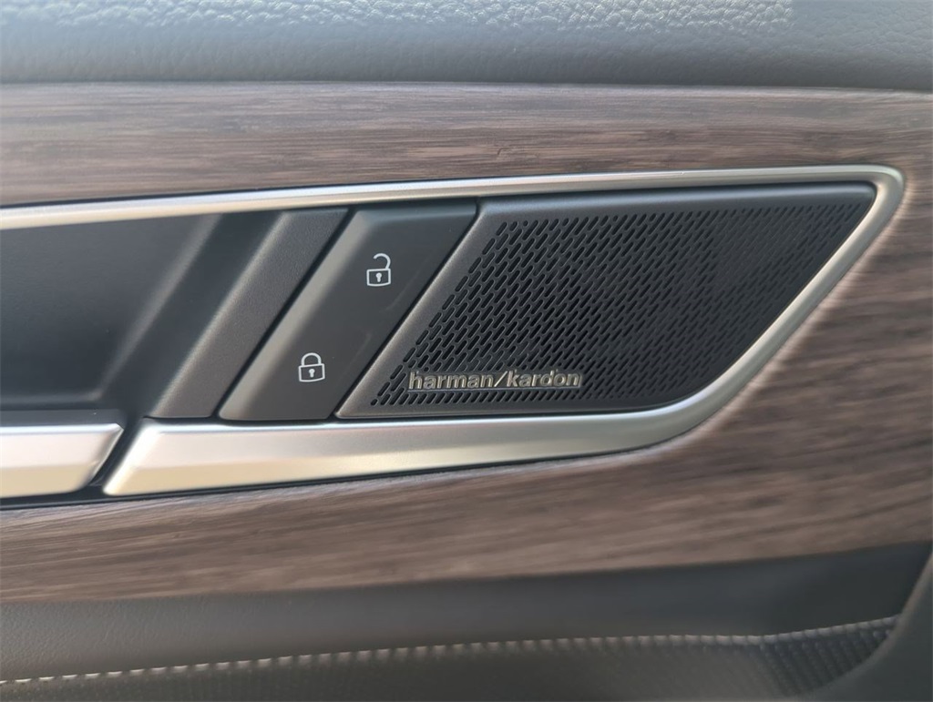 2025 Volkswagen Atlas SEL Premium R-Line photo 22