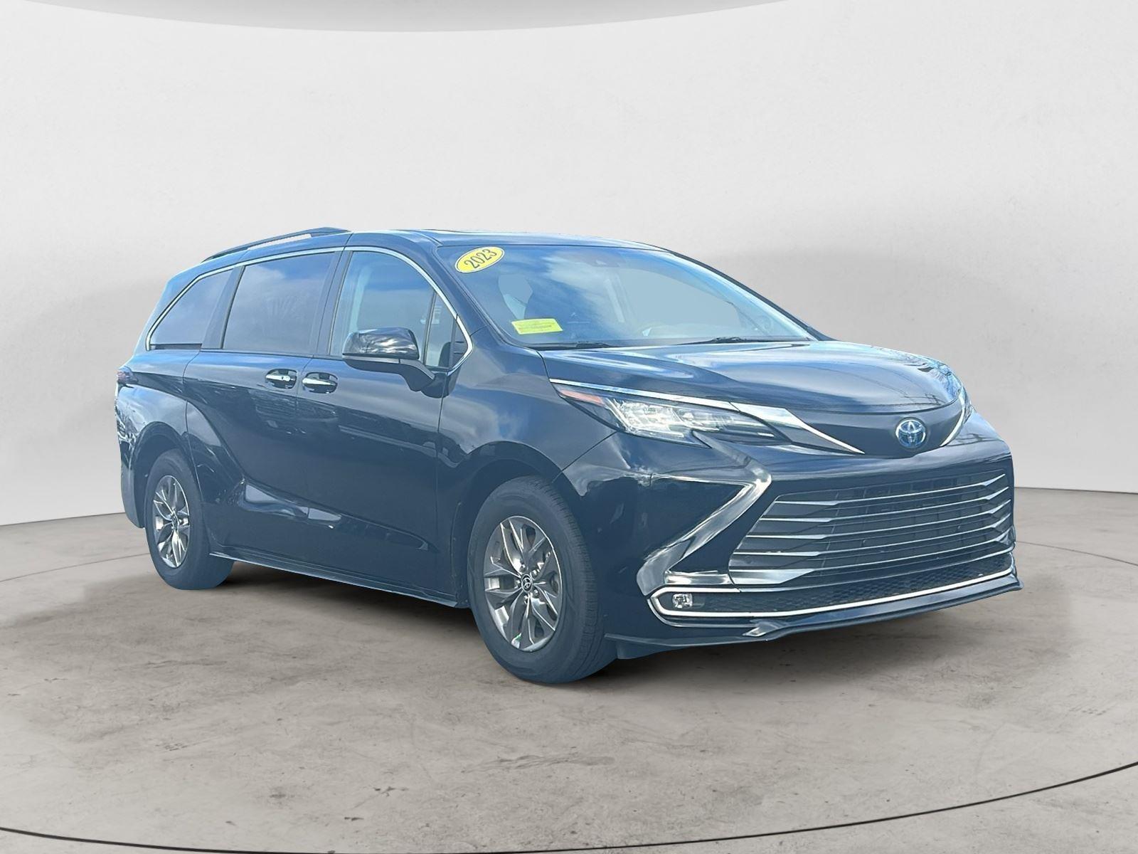2023 Toyota Sienna XLE's photo