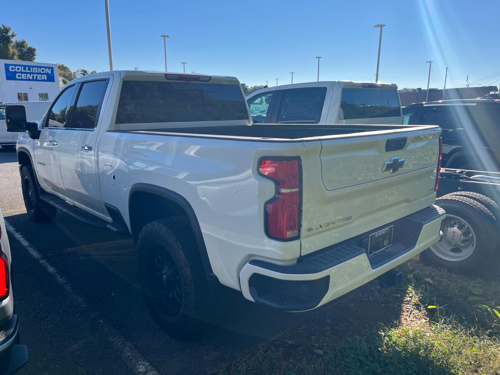 2025 Chevrolet Silverado 3500HD LTZ photo 3