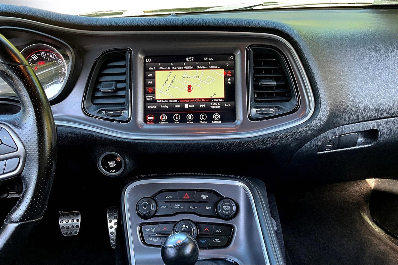 2022 Dodge Challenger R/T photo 11