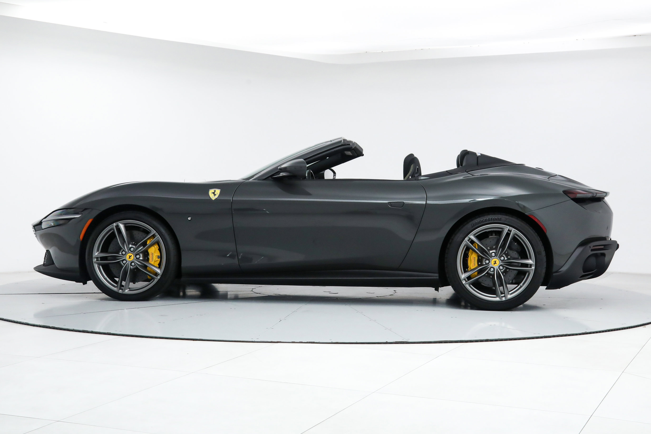 2024 Ferrari Roma Spider photo 3