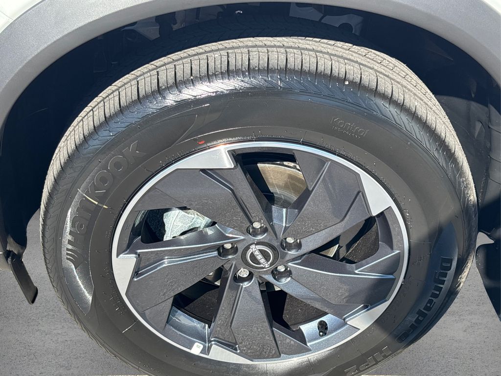 2026 Nissan Rogue SV photo 12