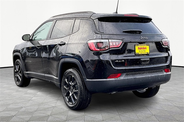 2025 Jeep Compass Latitude photo 3