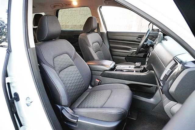 Used 2023 White Nissan SV image 11