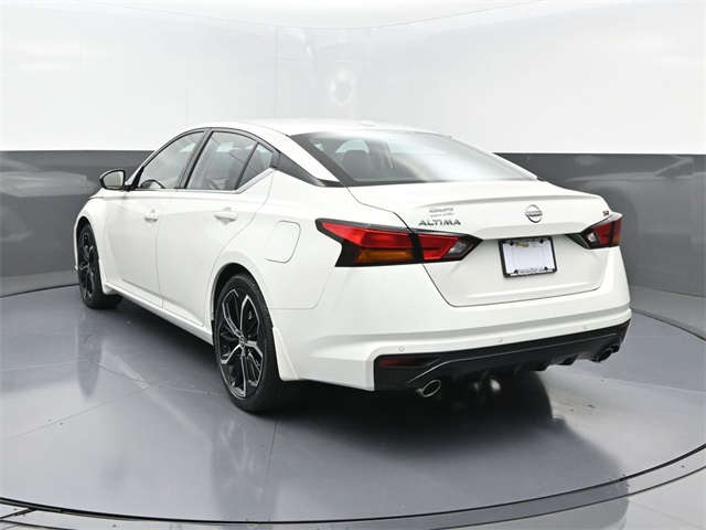 2025 Nissan Altima SR photo 4