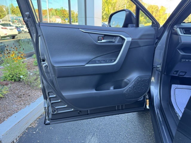 2025 Toyota RAV4 Hybrid XSE photo 13