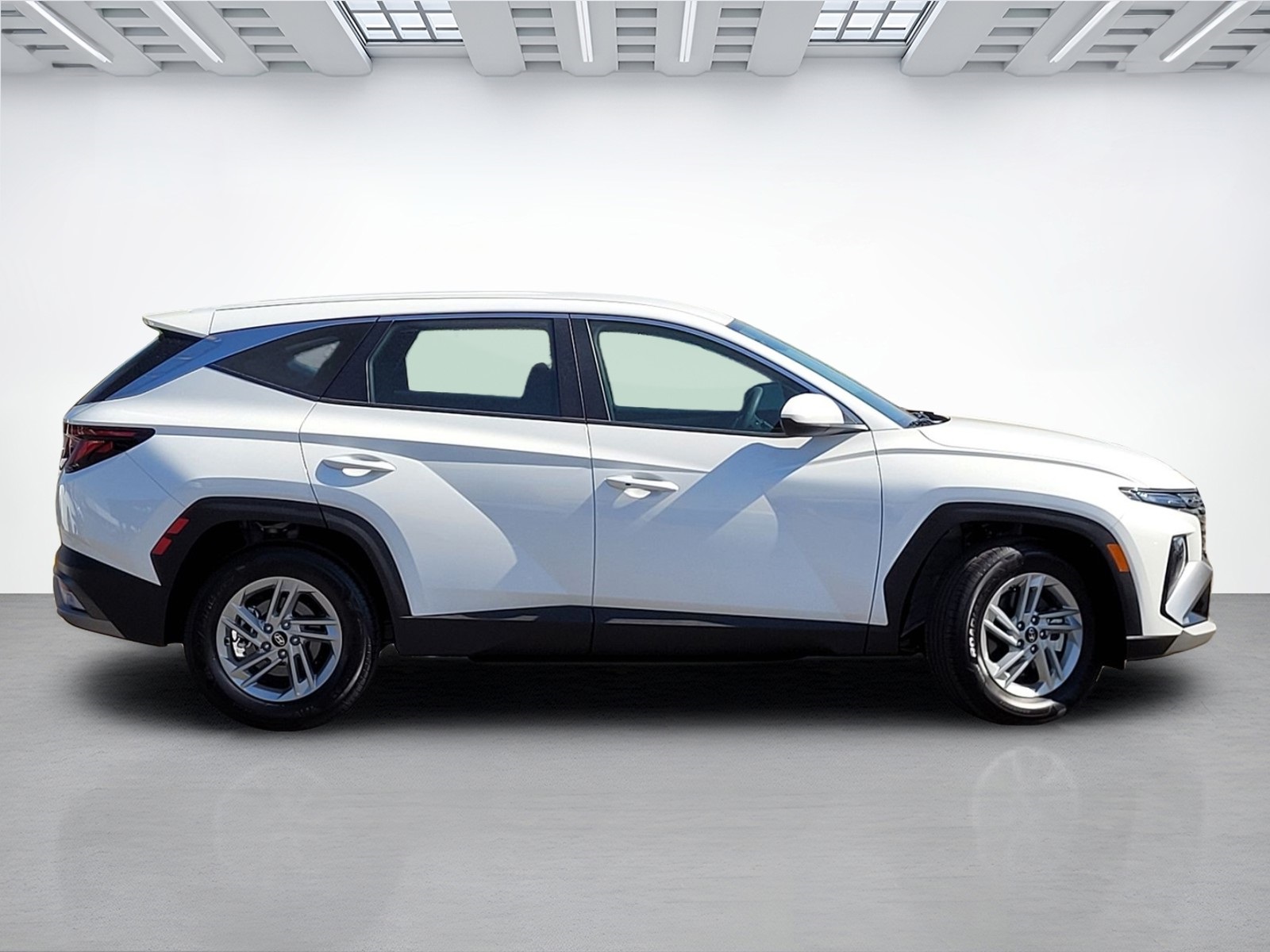 2025 Hyundai Tucson SE photo 2