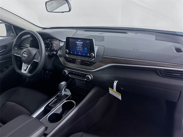 2025 Nissan Altima SV photo 29
