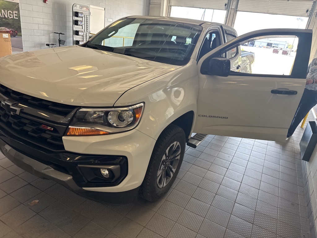 2021 Chevrolet Colorado Z71 photo 2