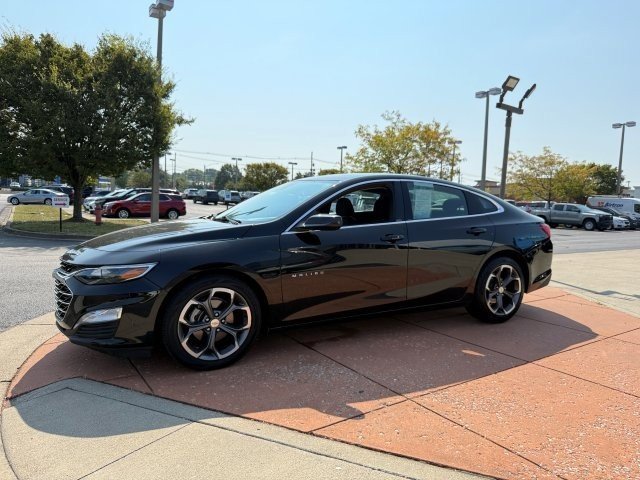 2023 Chevrolet Malibu 1LT photo 2