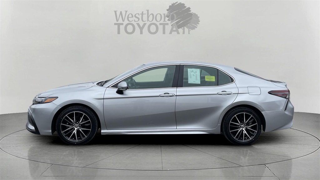 2022 Toyota Camry SE photo 4