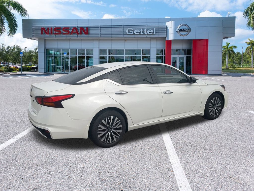 2025 Nissan Altima 2.5 SV photo 4