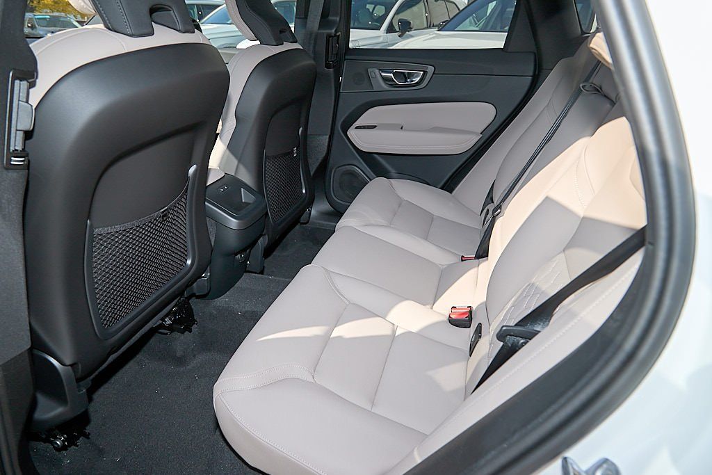 2026 VOLVO XC60 - Image 18