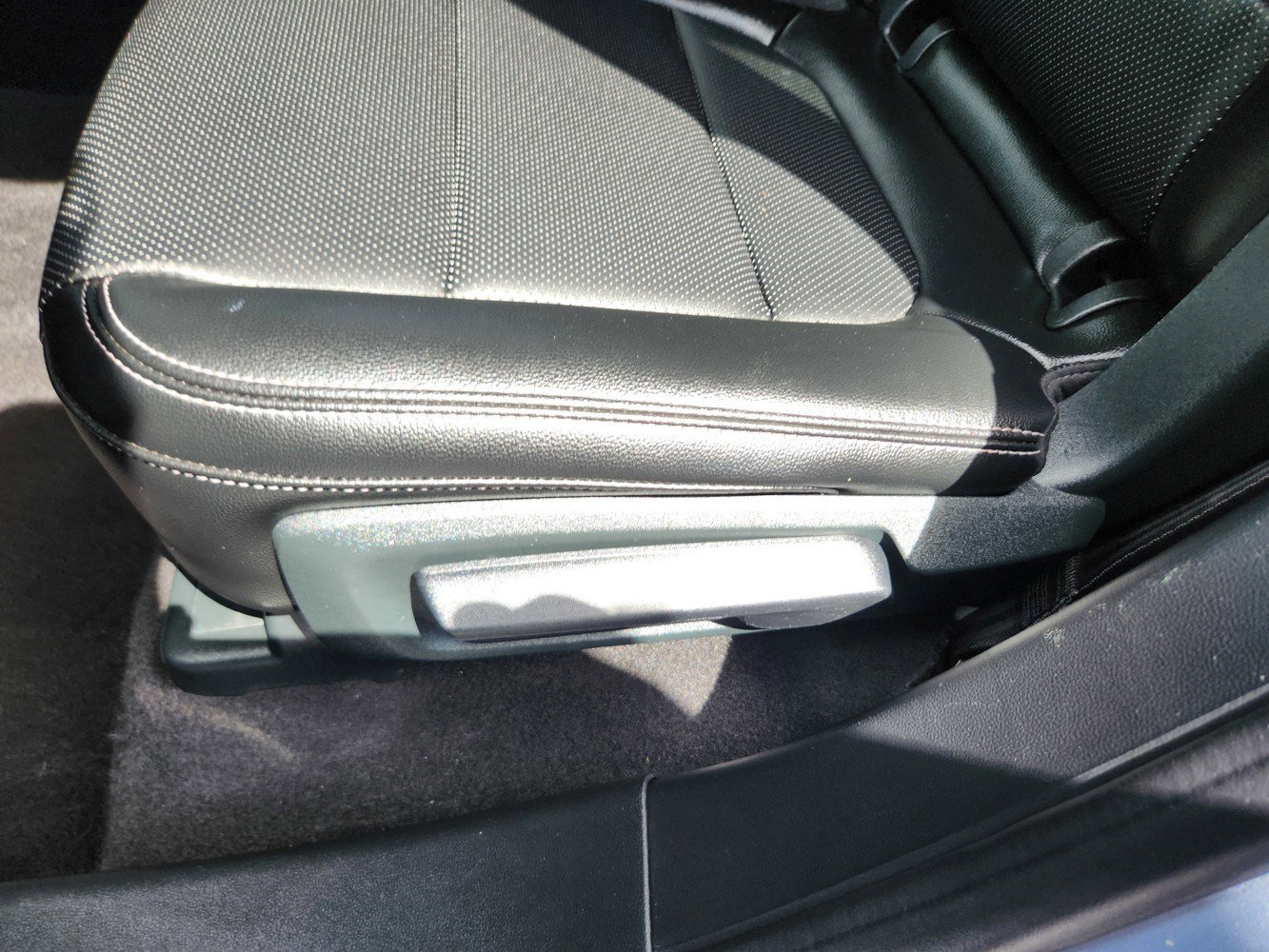 2022 Ford Escape SEL photo 30