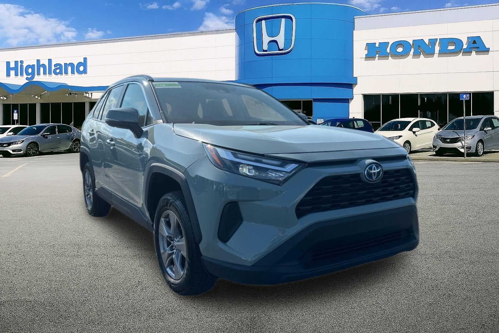2022 Toyota RAV4 Hybrid XLE photo 4