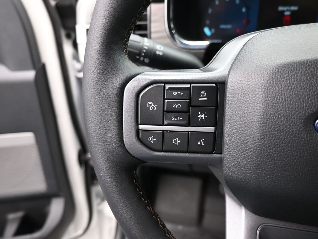 2025 Ford F-150 Lariat photo 6