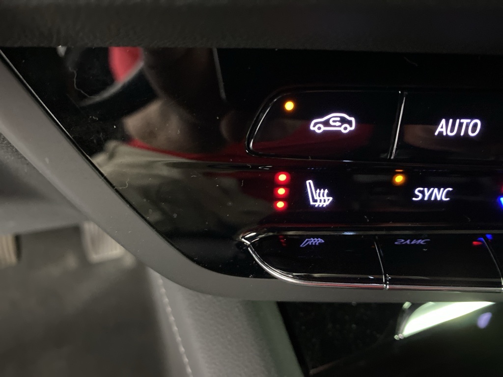 2023 Buick Envision Essence photo 2